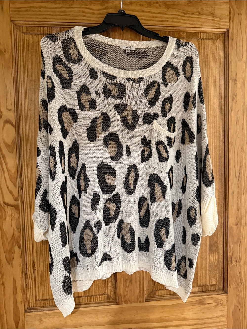 JODIFL Cream Leopard-Print Lightweight Crew Sweater with Pocket